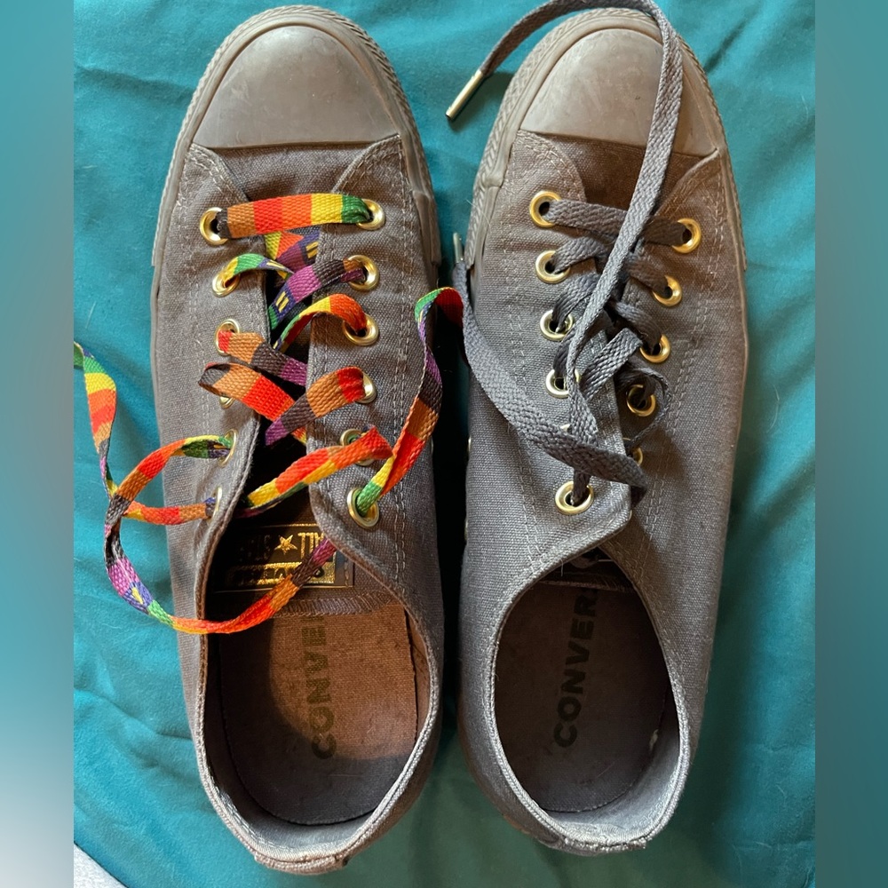 Chuck Taylor’s size 10 navy blue